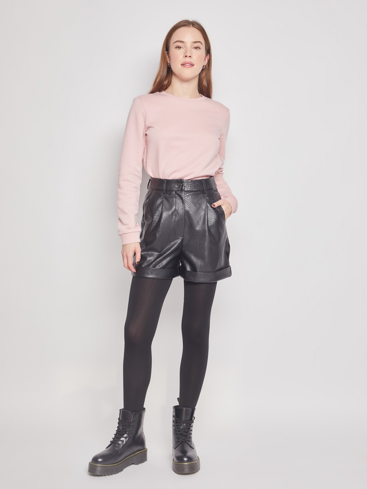 Короткие шорты из экокожи с тиснением Короткие шорты из экокожи с тиснением