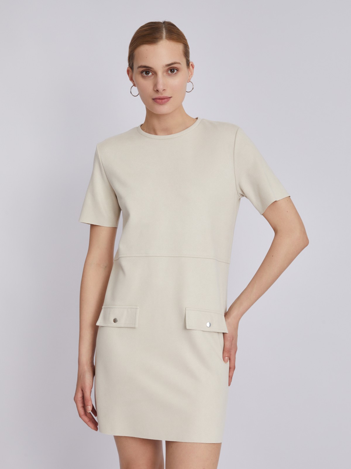 Замшевое платье-футболка в длине мини с коротким рукавом