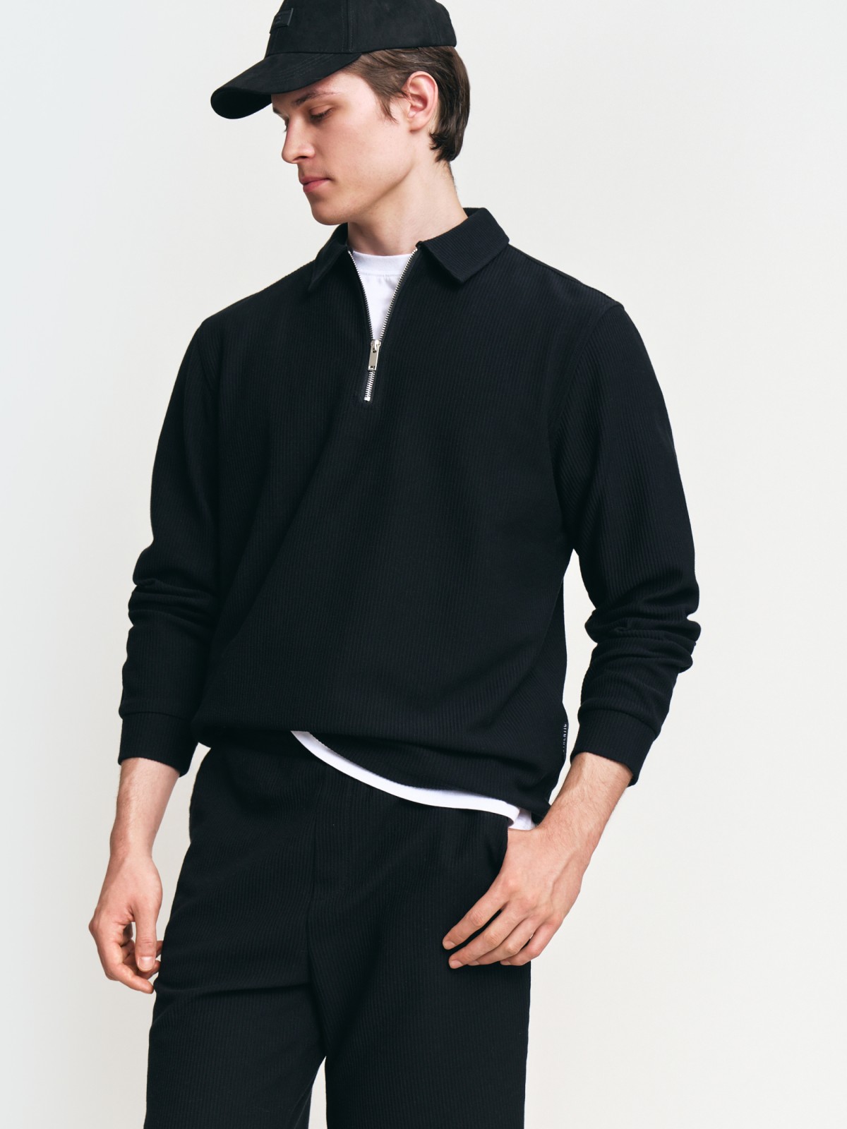 Трикотажные шорты на резинке