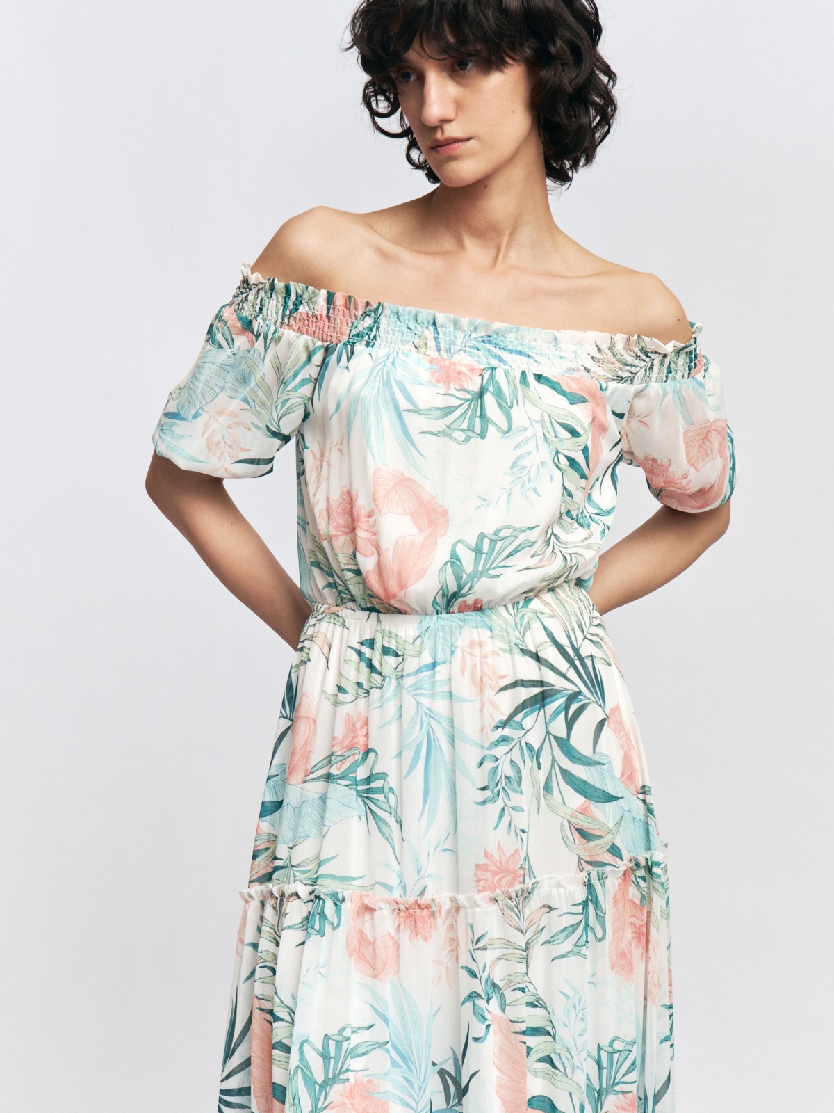 Шифоновое платье макси с открытыми плечами