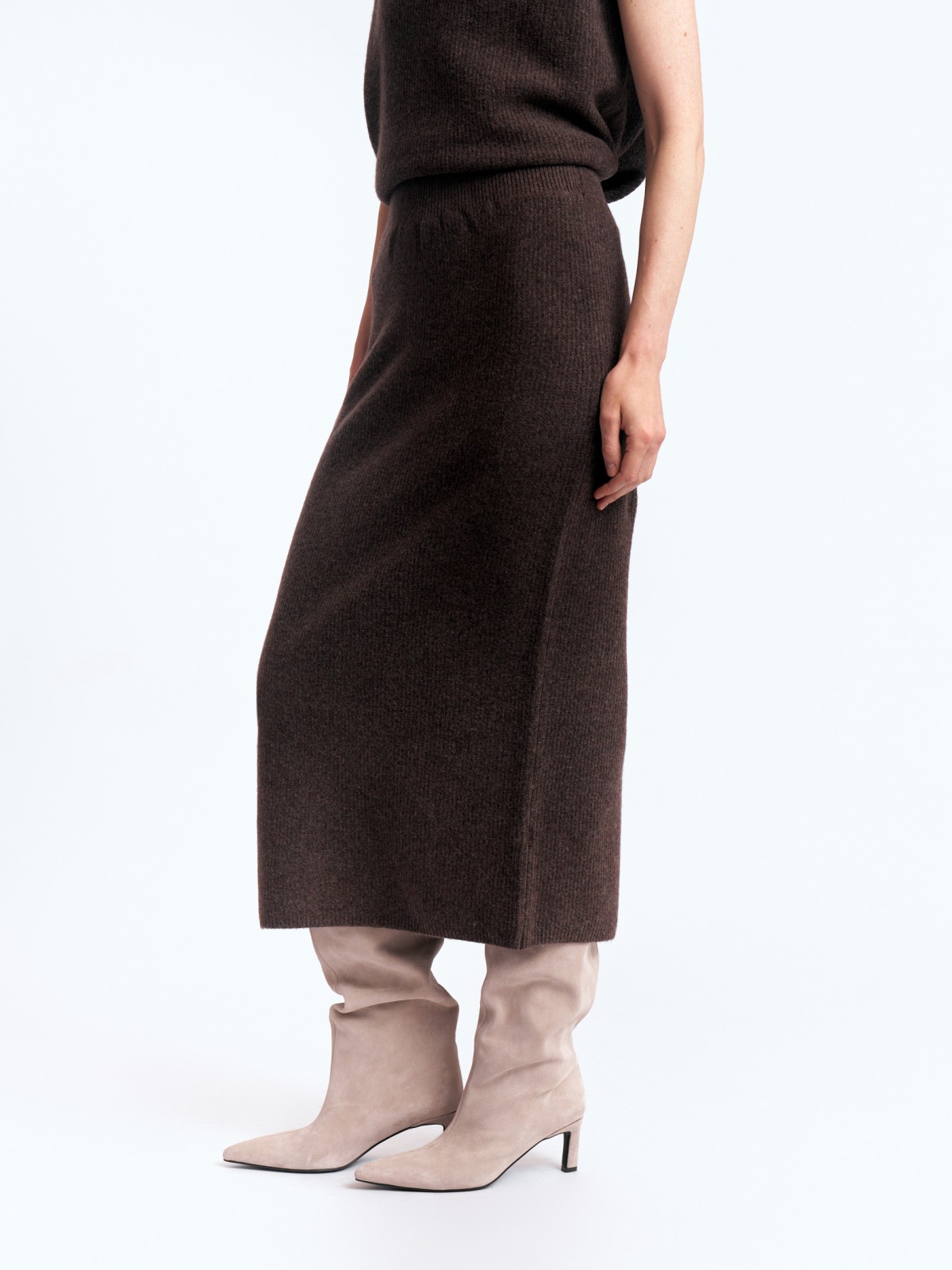 Вязаная юбка-карандаш с разрезом