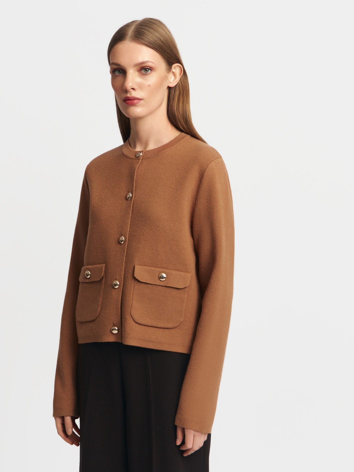 Короткий кардиган-жакет на пуговицах