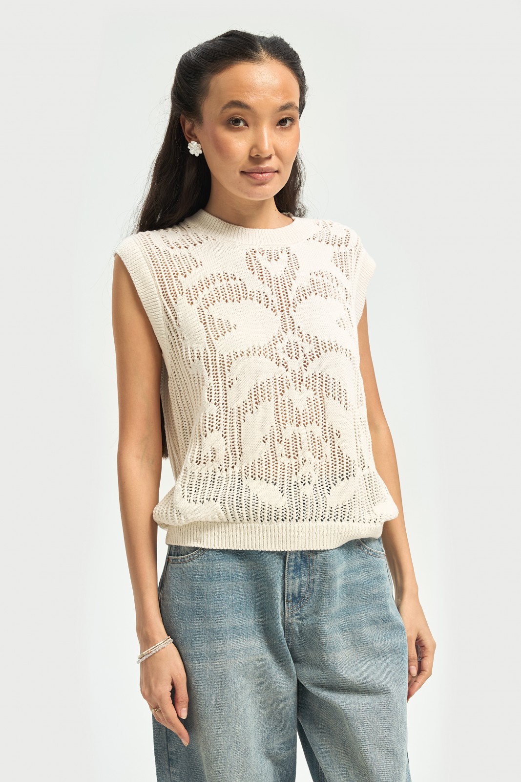 Вязаный жилет без рукавов