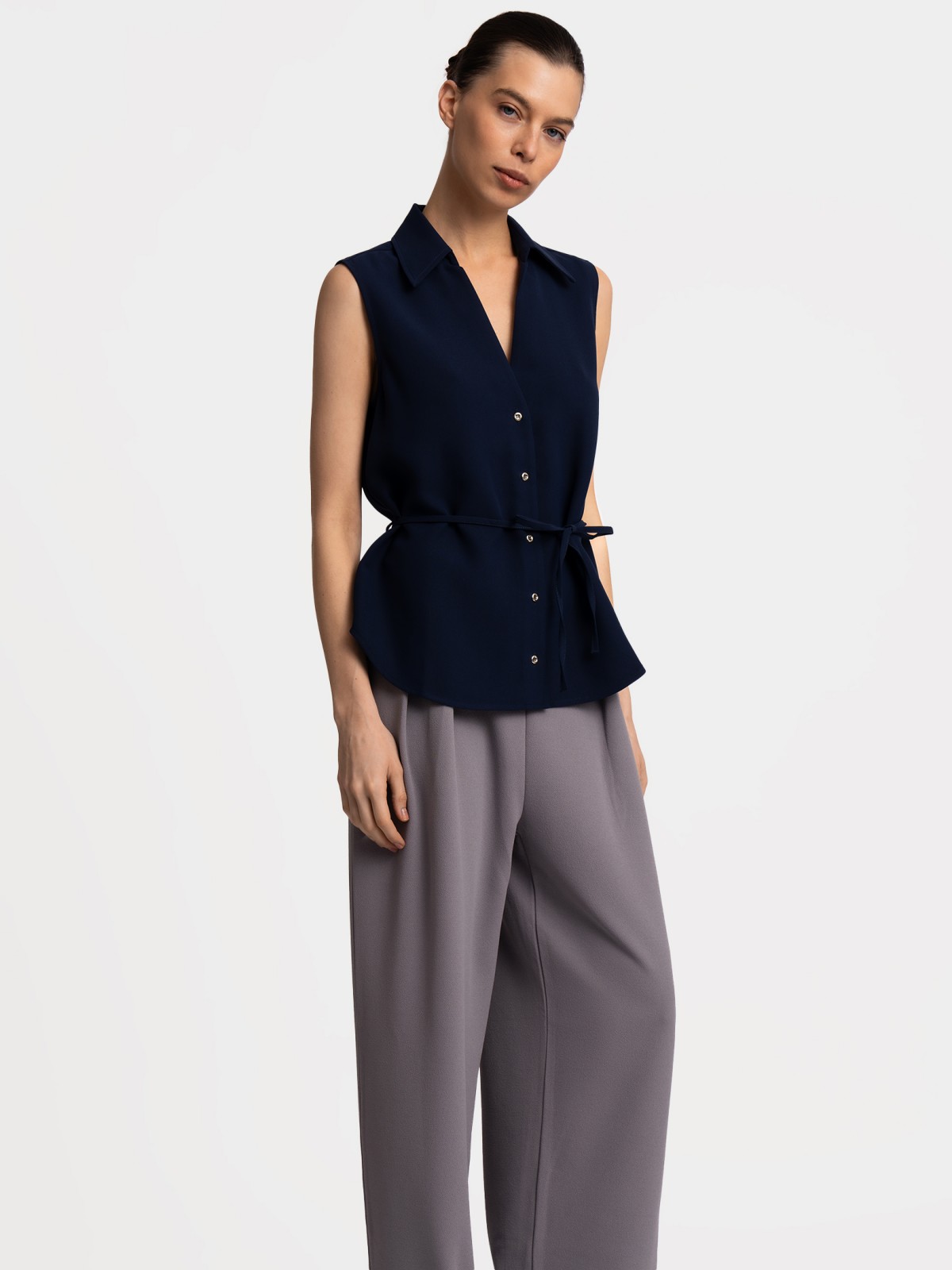 Блузка без рукавов