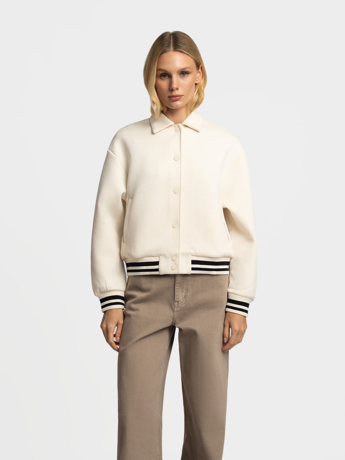 Трикотажный бомбер с воротником