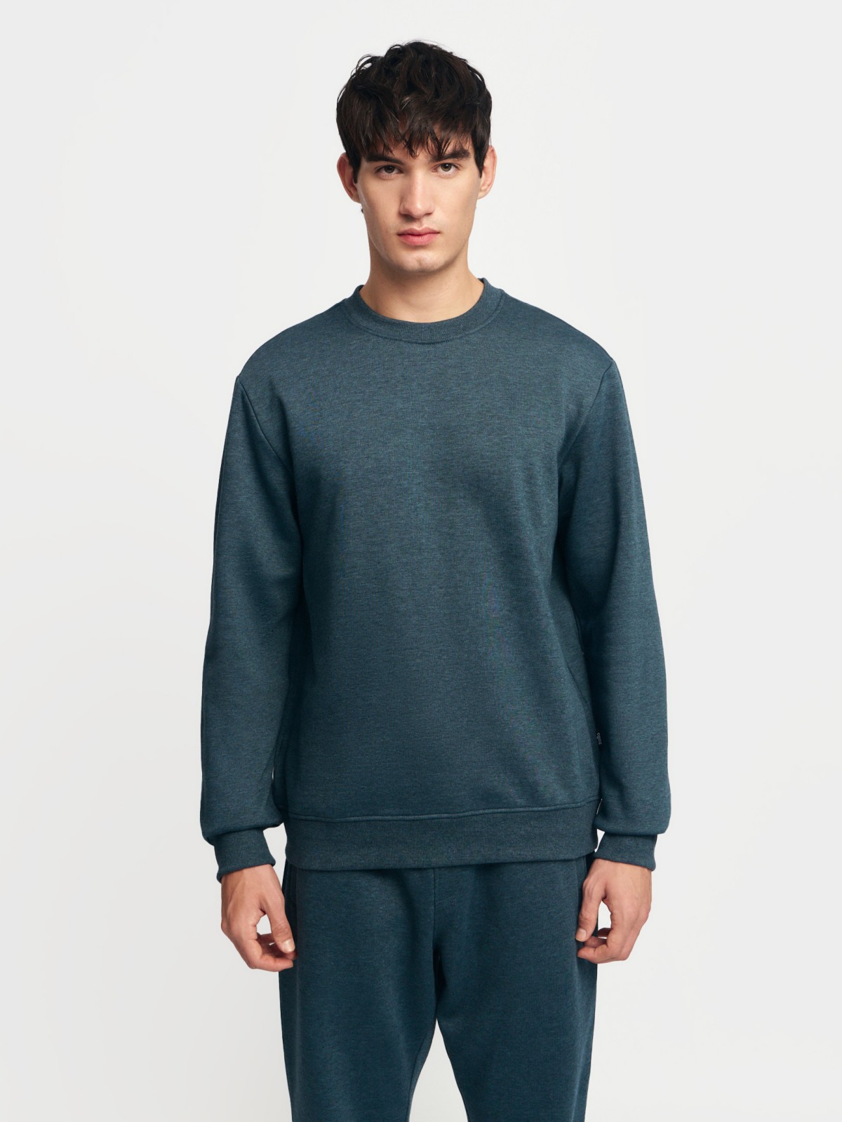 Утеплённый свитшот прямого кроя с длинным рукавом