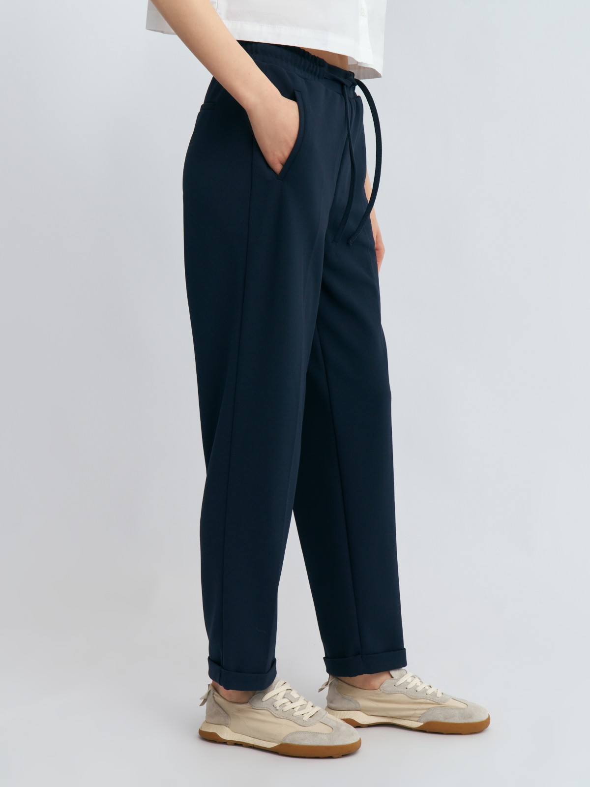 Брюки-джоггеры на резинке со стрелками