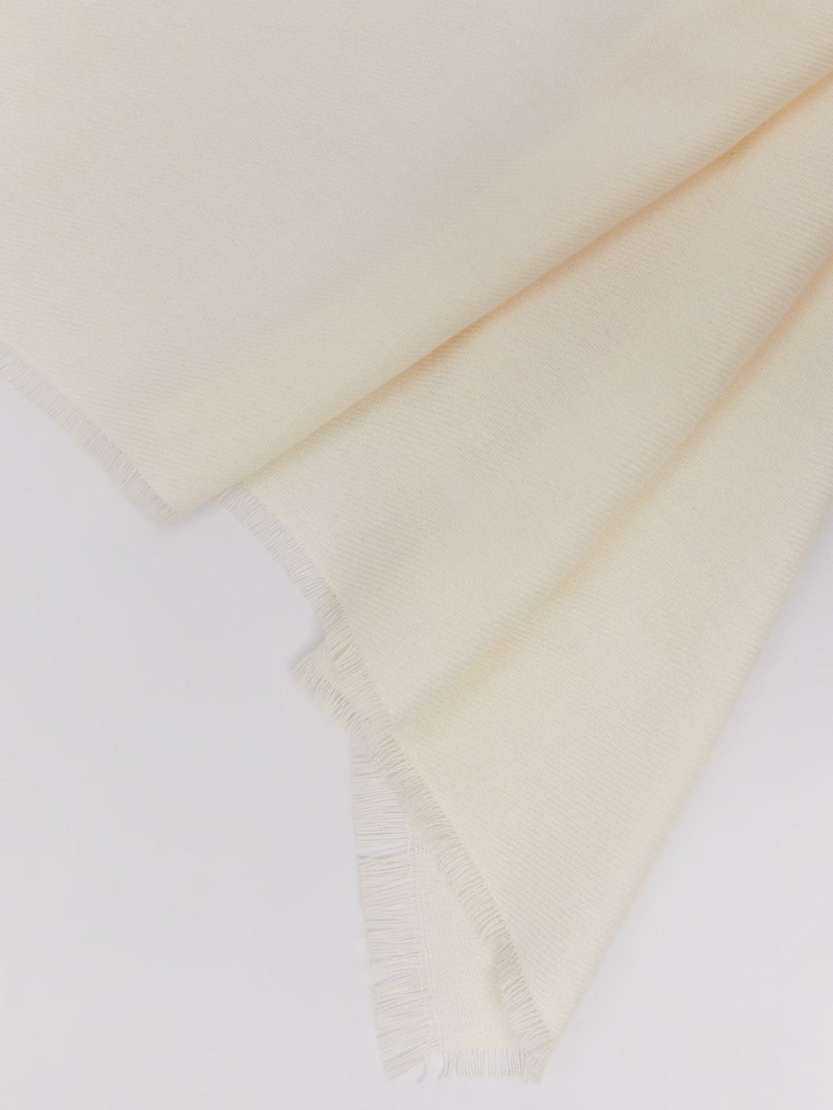 Тканевый шарф с короткой бахромой zolla 02411917J105, цвет молоко, размер No_size - фото 3