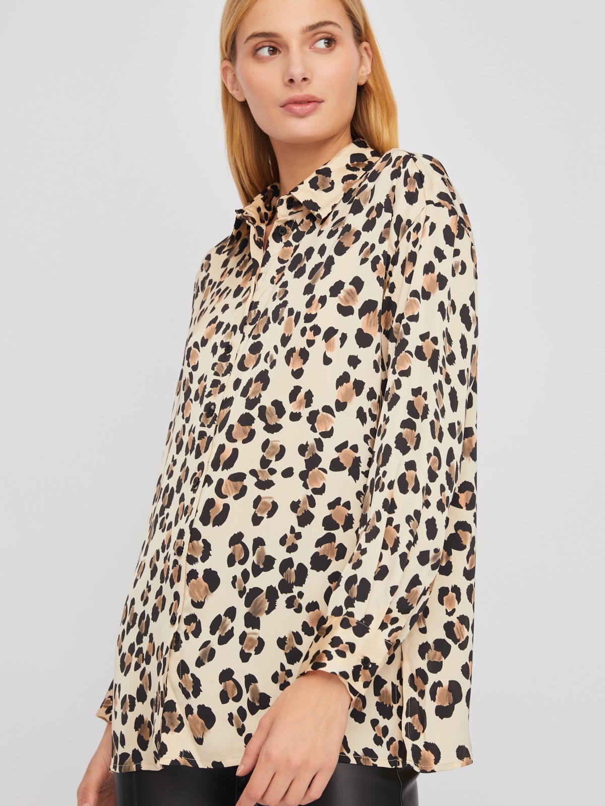 Рубашка оверсайз силуэта из атласной ткани с леопардовым принтом zolla 02411117Y353, цвет бежевый, размер XXS - фото 5