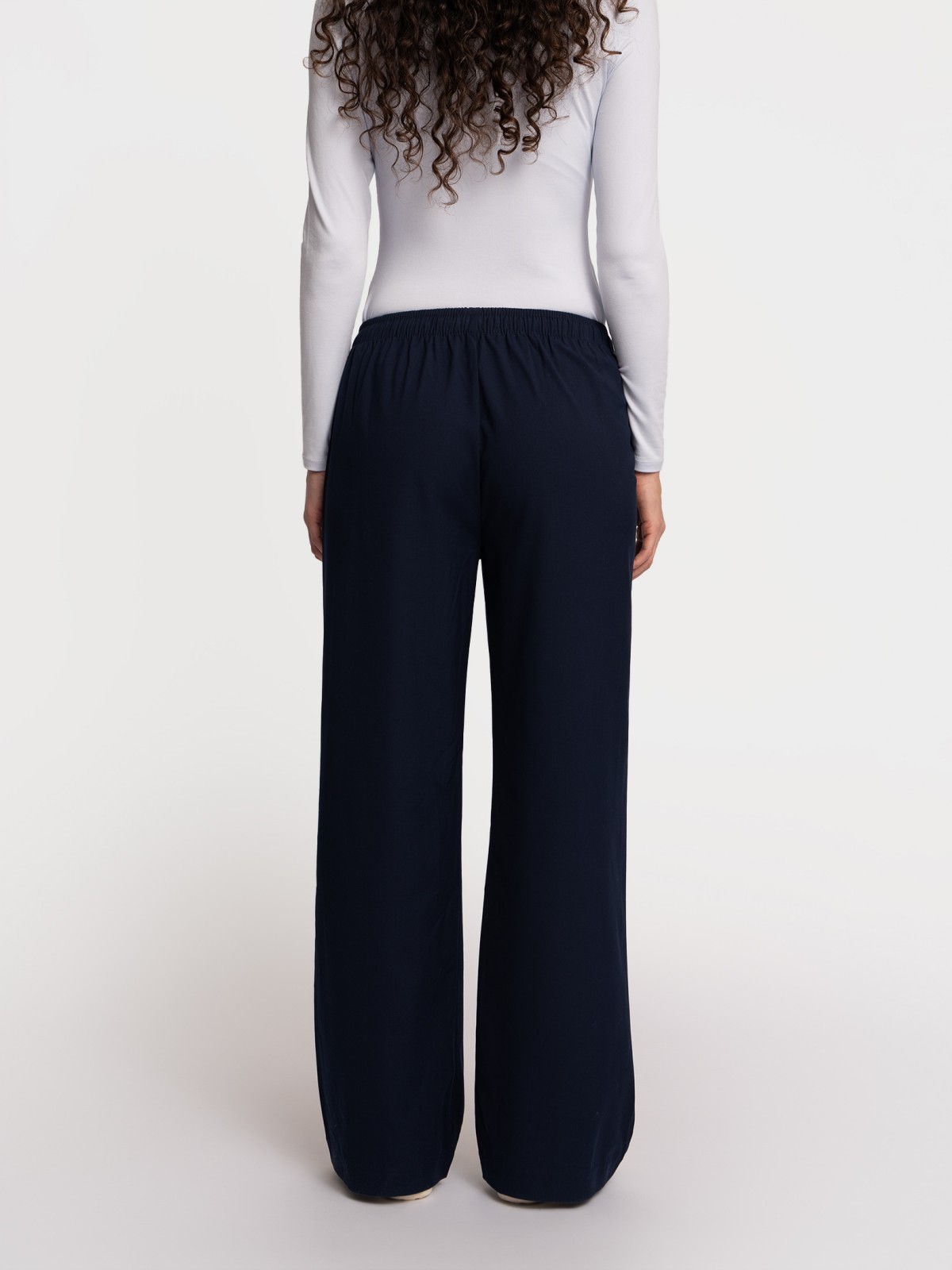 Прямые брюки на резинке с кулиской