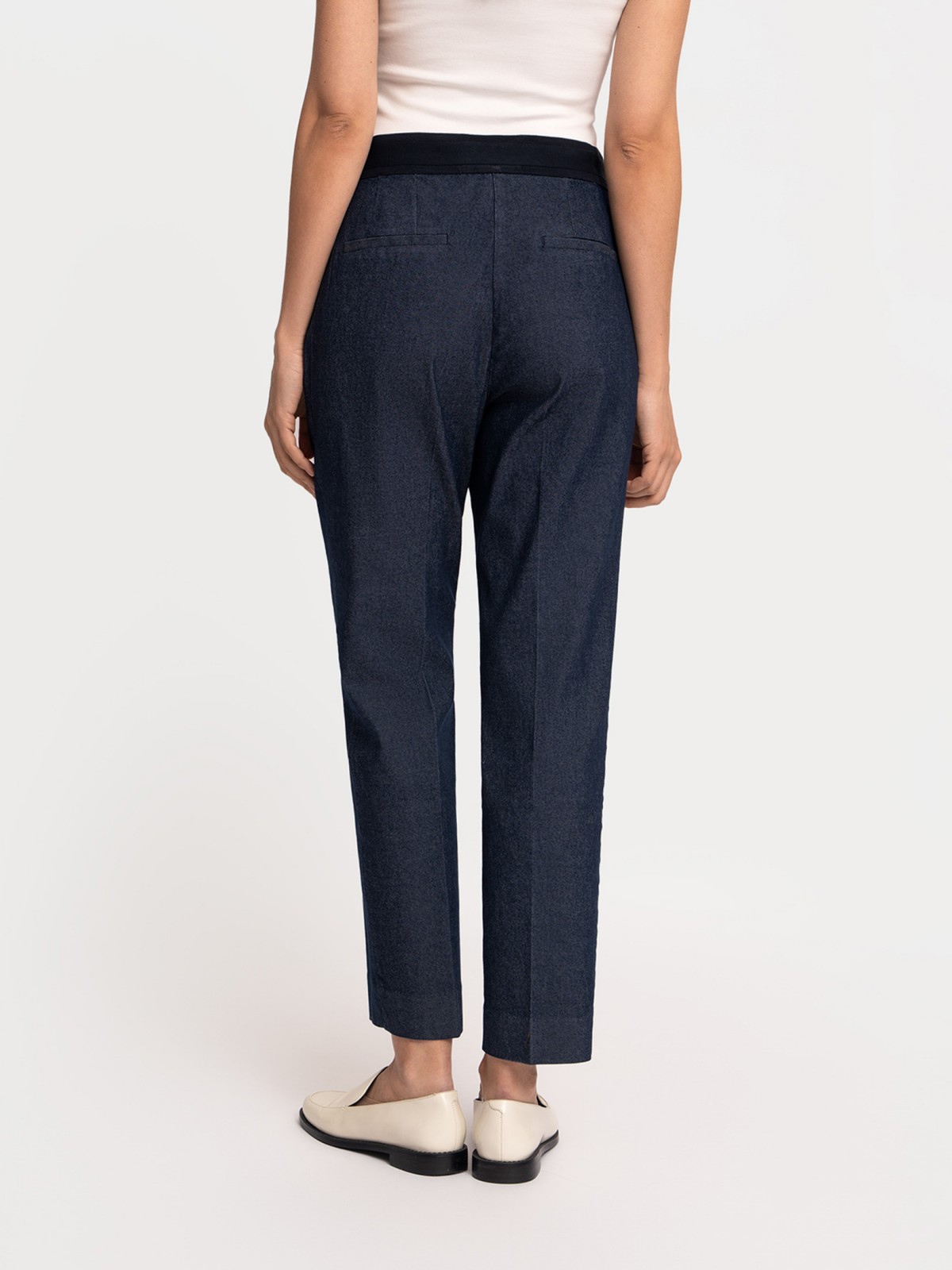 Офисные брюки силуэта Slim на резинке