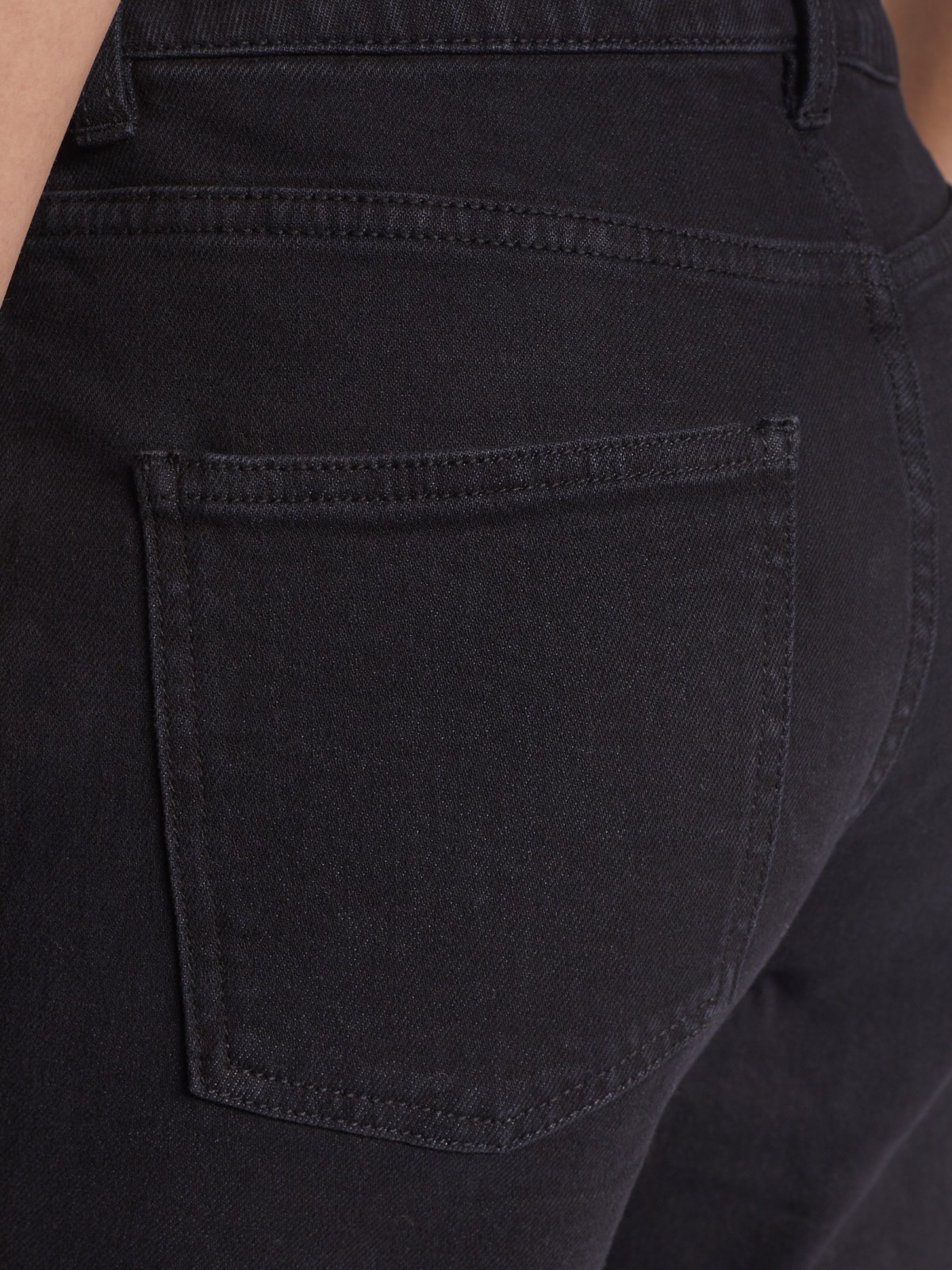 Джинсы силуэта Mom Comfort