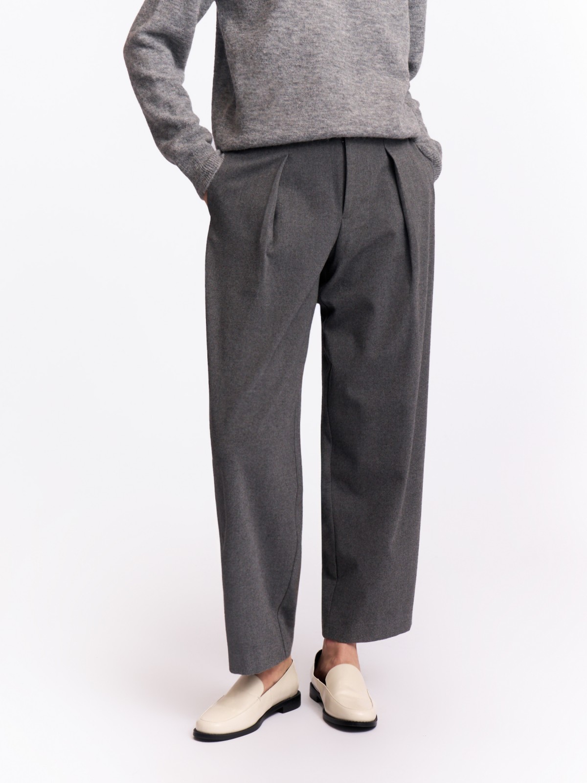 Офисные брюки фасона Balloon с защипами