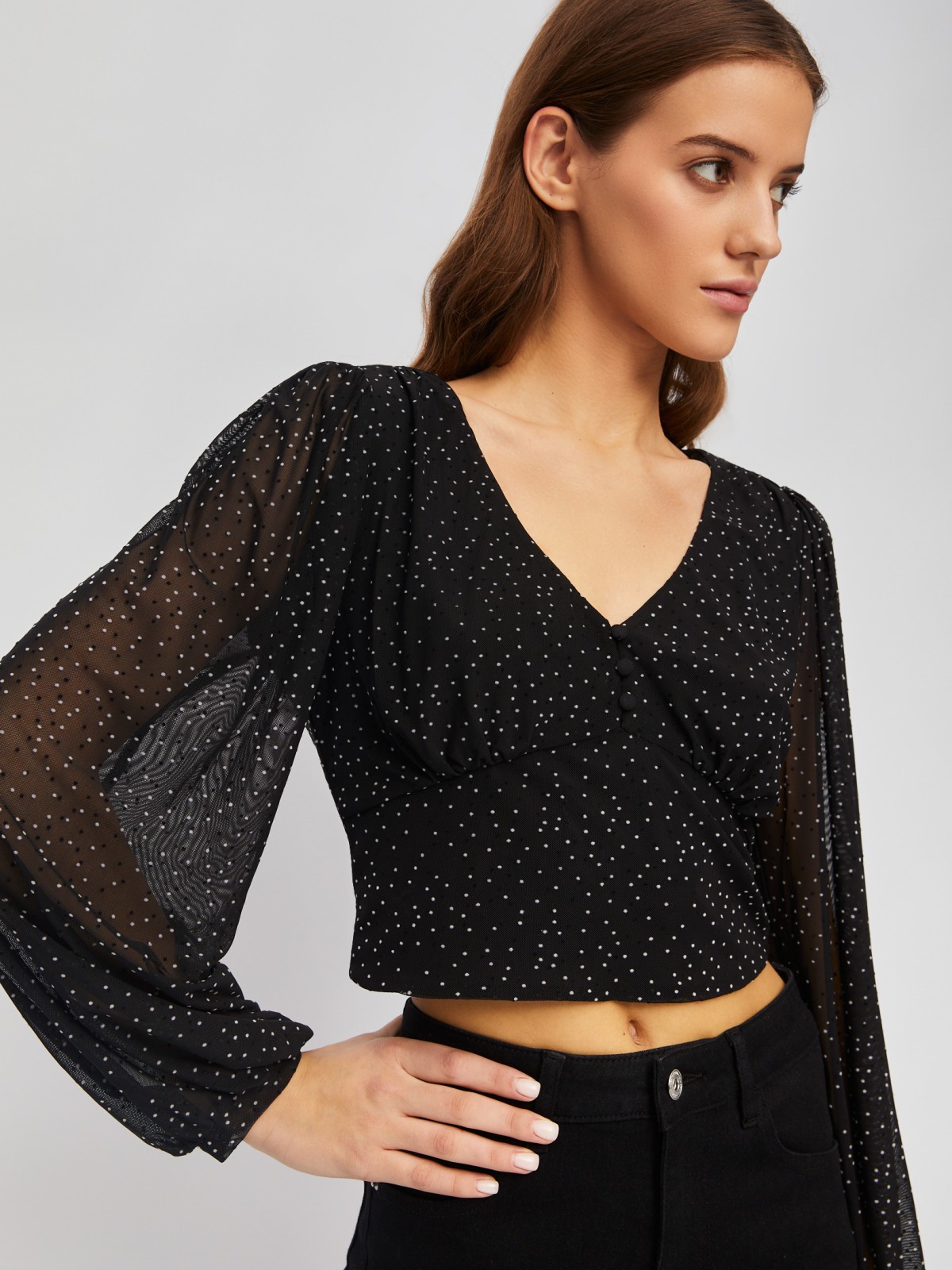 Укороченный топ-блузка с вырезом и принтом в горошек zolla 024111159261, цвет черный, размер XS - фото 3