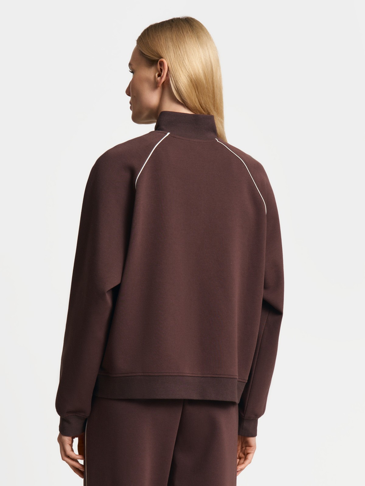 Толстовка с воротником-стойкой