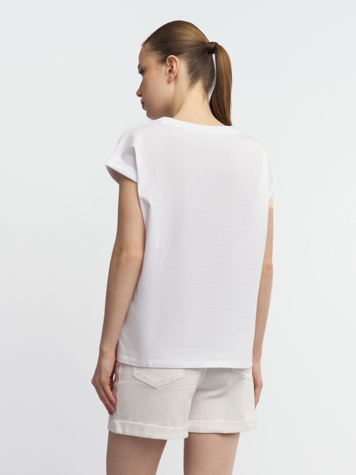 Футболка из хлопка с акцентным принтом