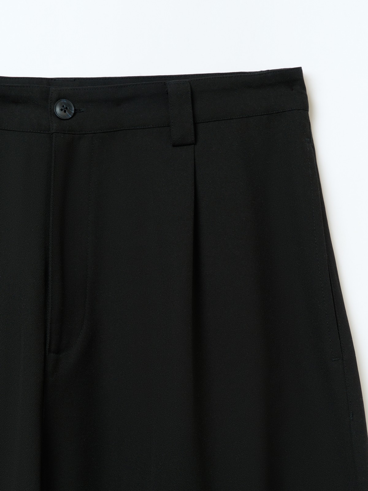 Брюки свободного фасона с защипами