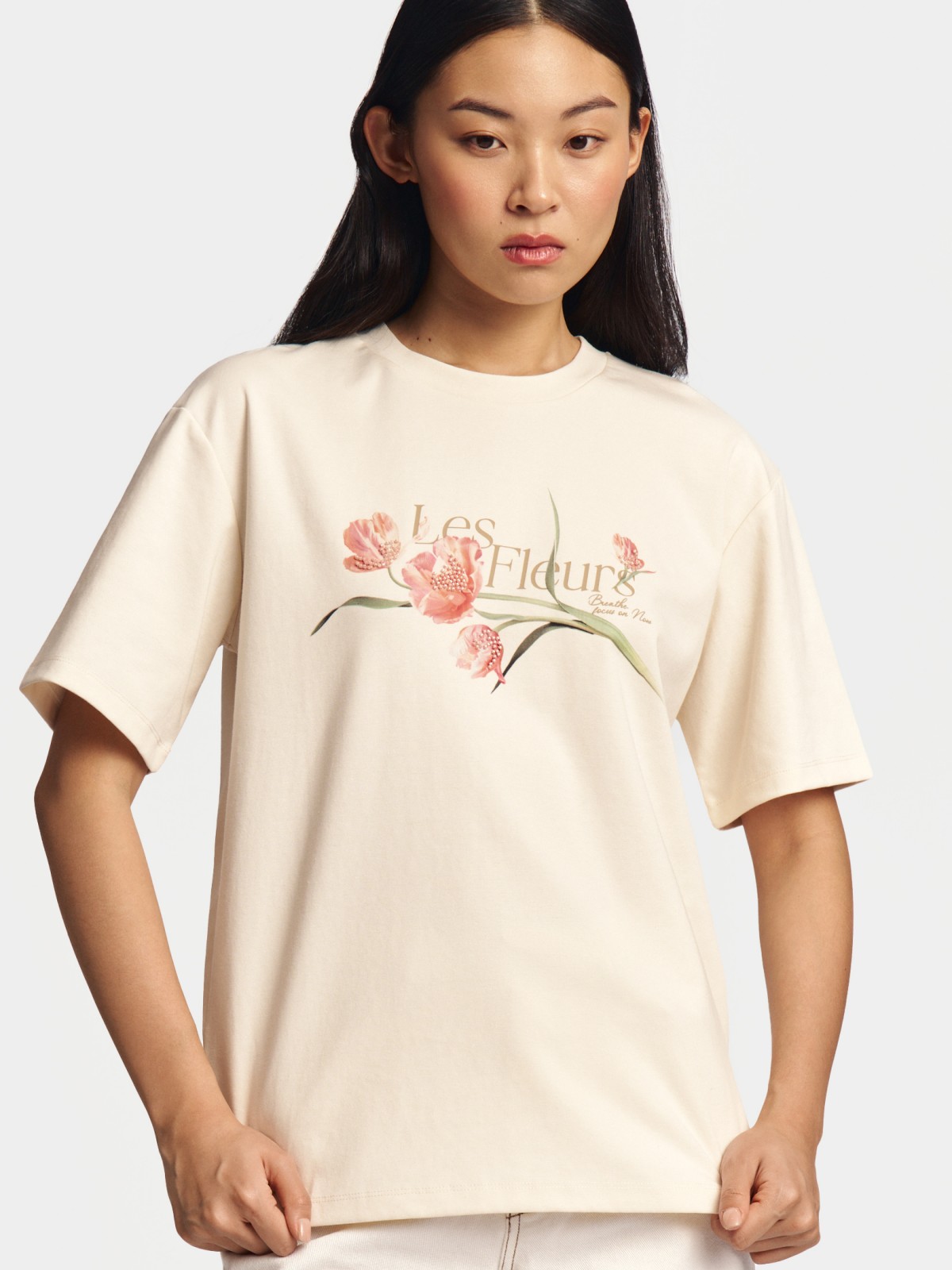 Футболка с принтом и аппликацией