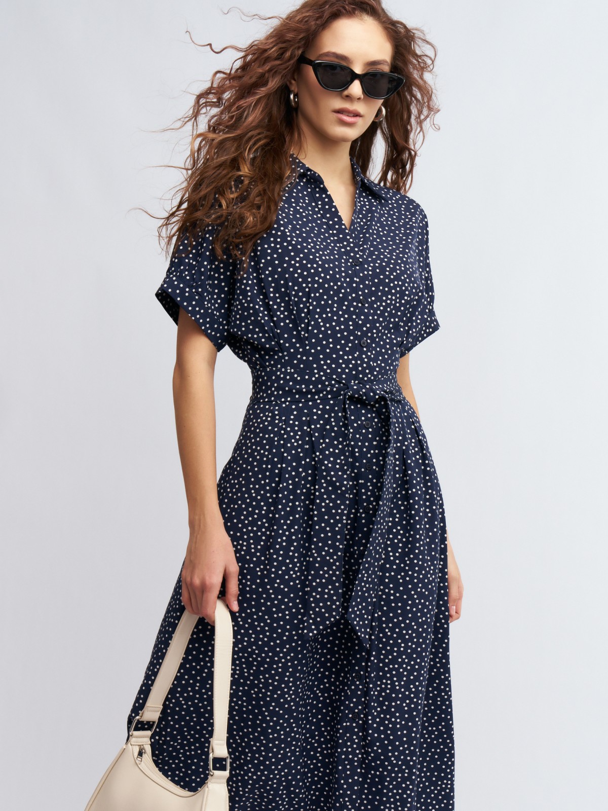 Платье-рубашка с акцентными короткими рукавами