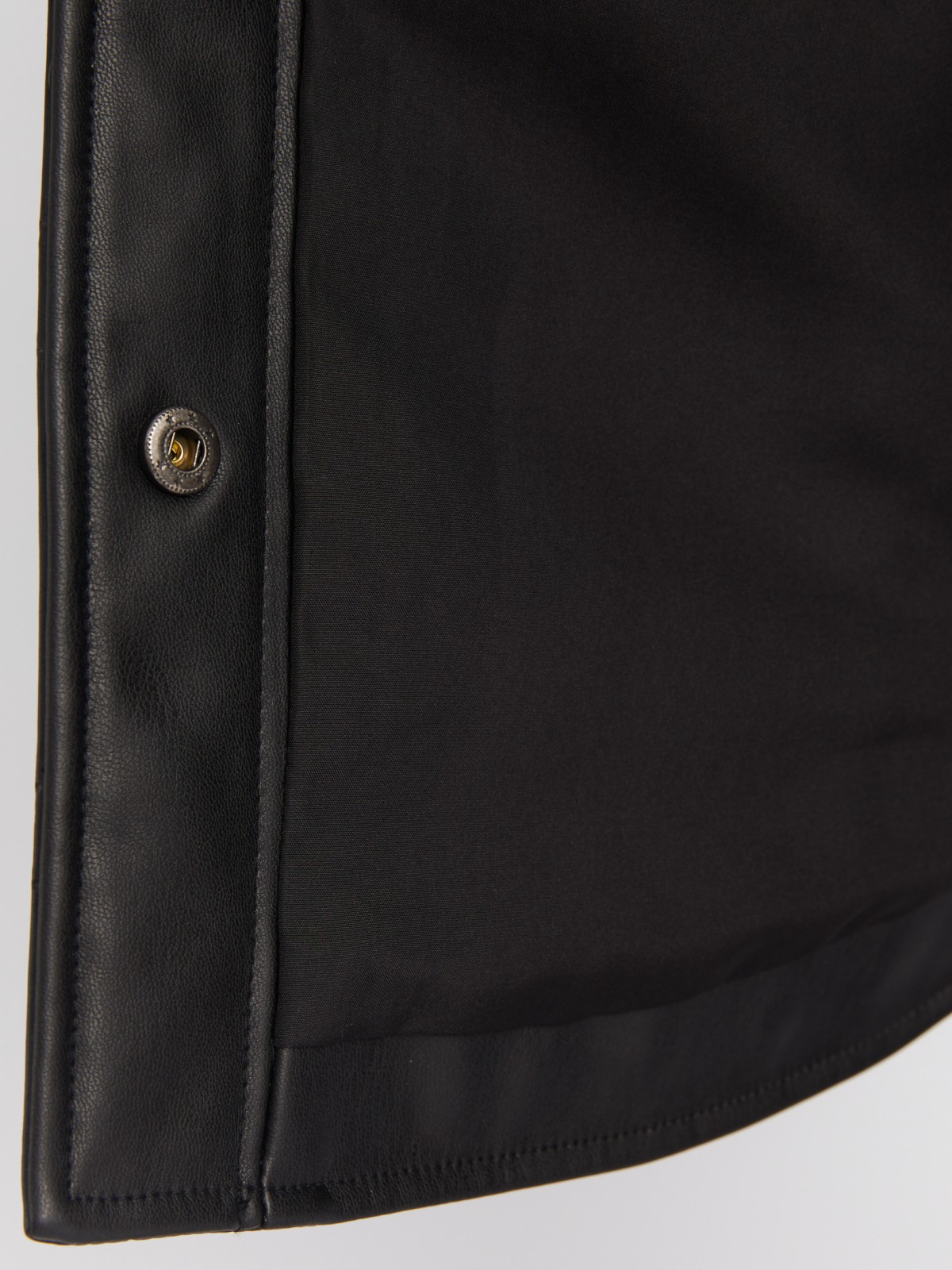 Стёганая куртка-рубашка из экокожи на синтепоне zolla 023335102044, цвет черный, размер XS - фото 5