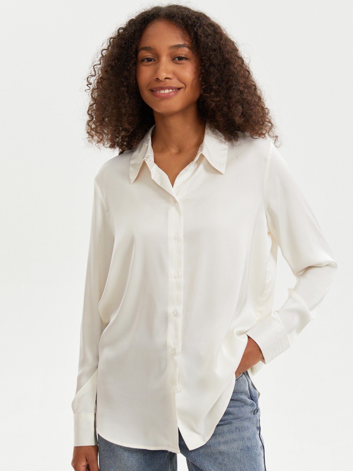 Атласная прямая рубашка с длинным рукавом