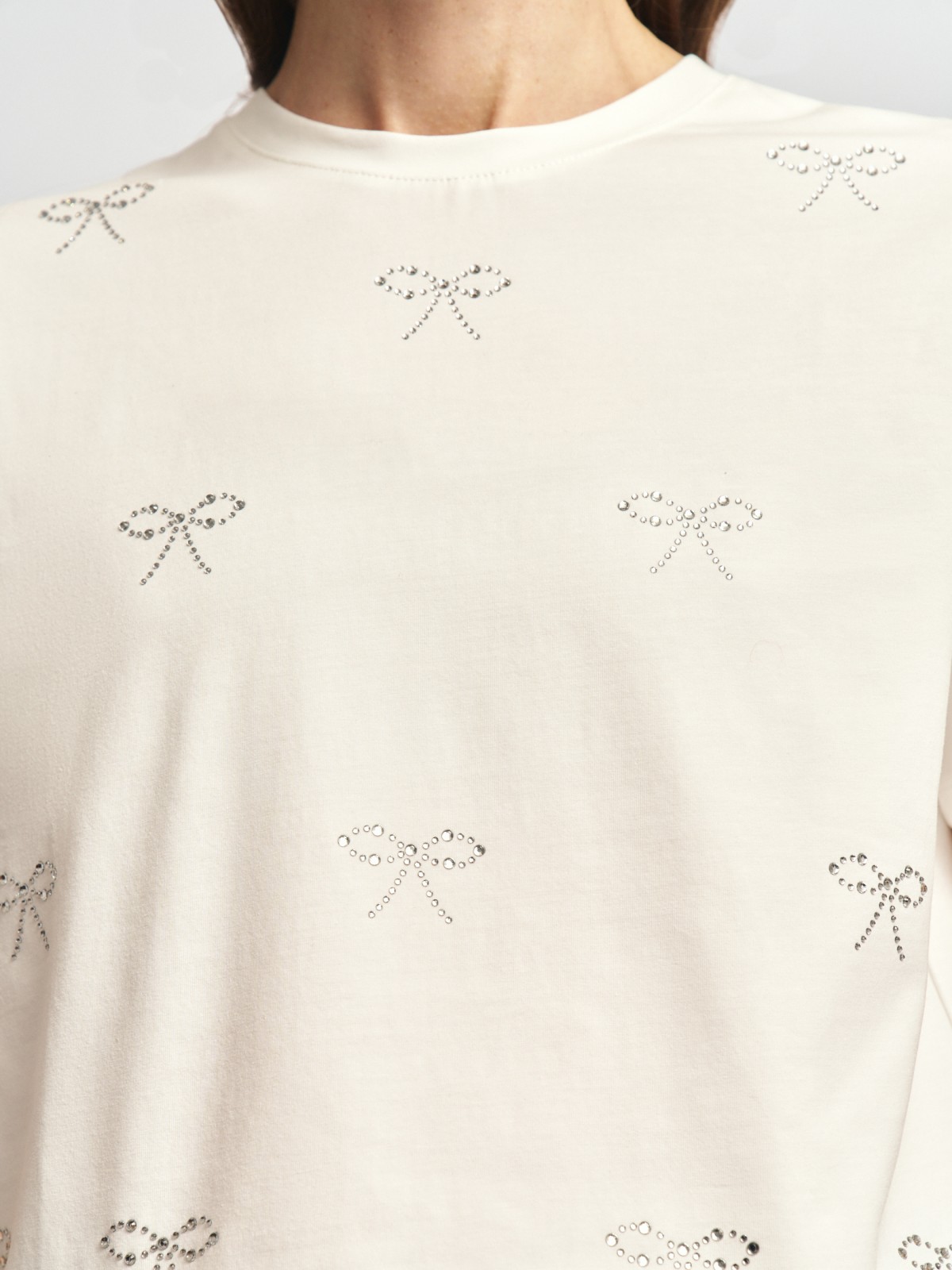 Футболка из хлопка со стразами