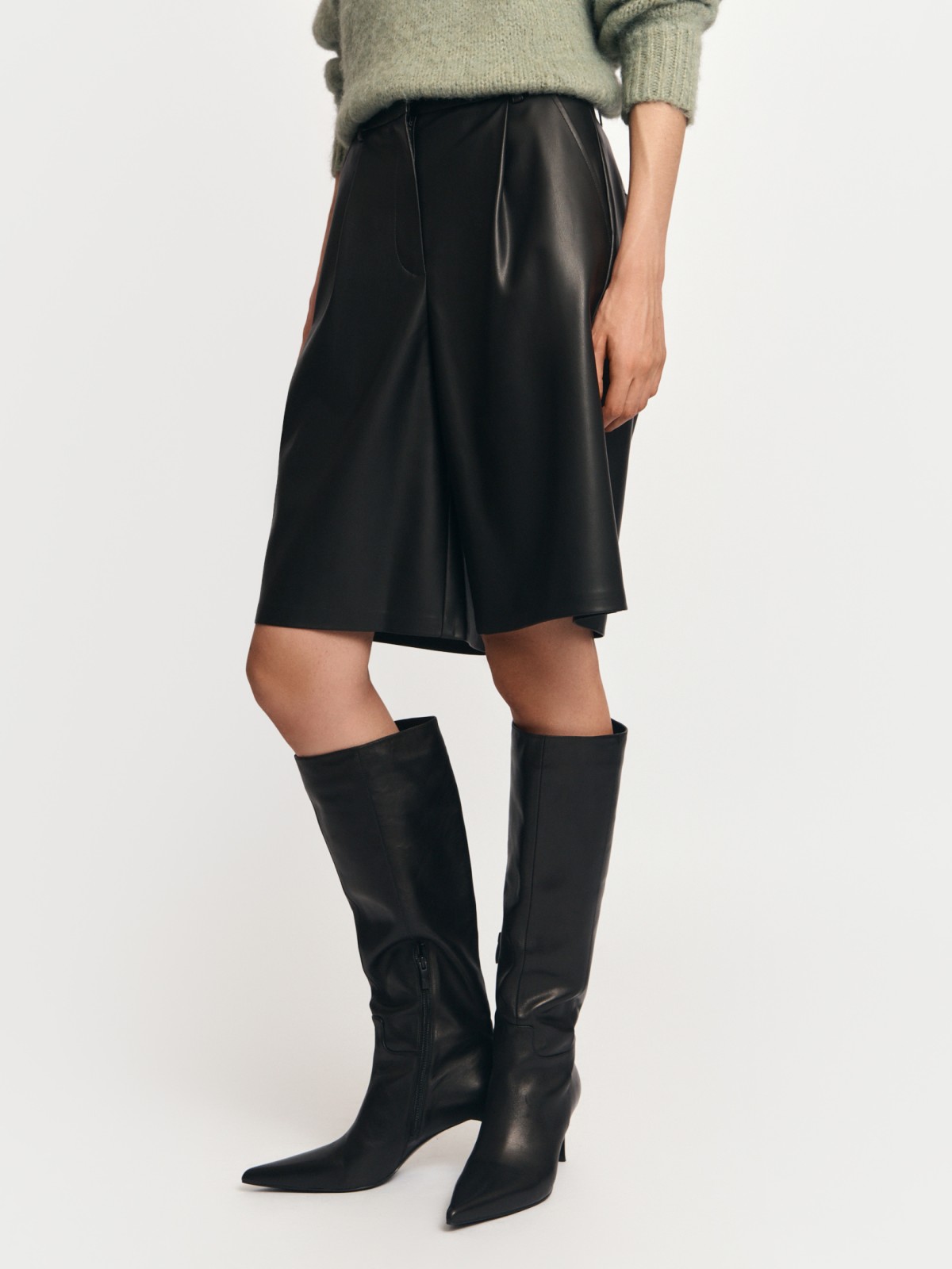 Удлинённые шорты из экокожи