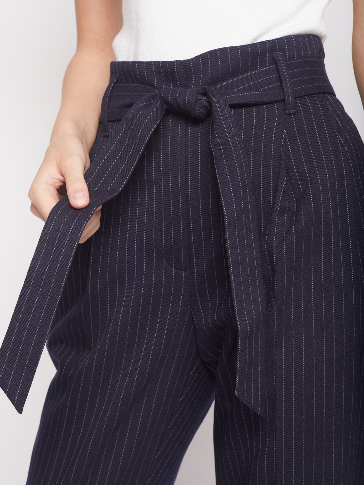 Брюки фасона Carrot с поясом Брюки фасона Carrot с поясом