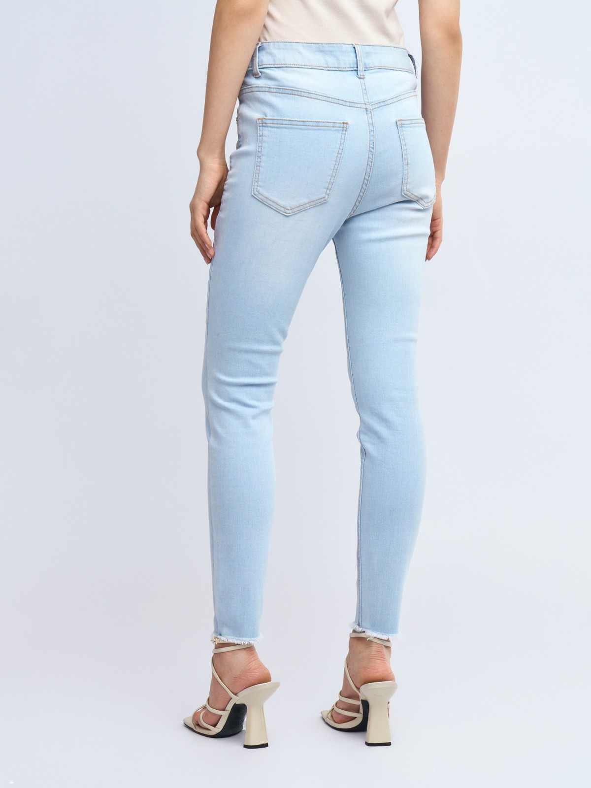 Джинсы силуэта Skinny с бахромой