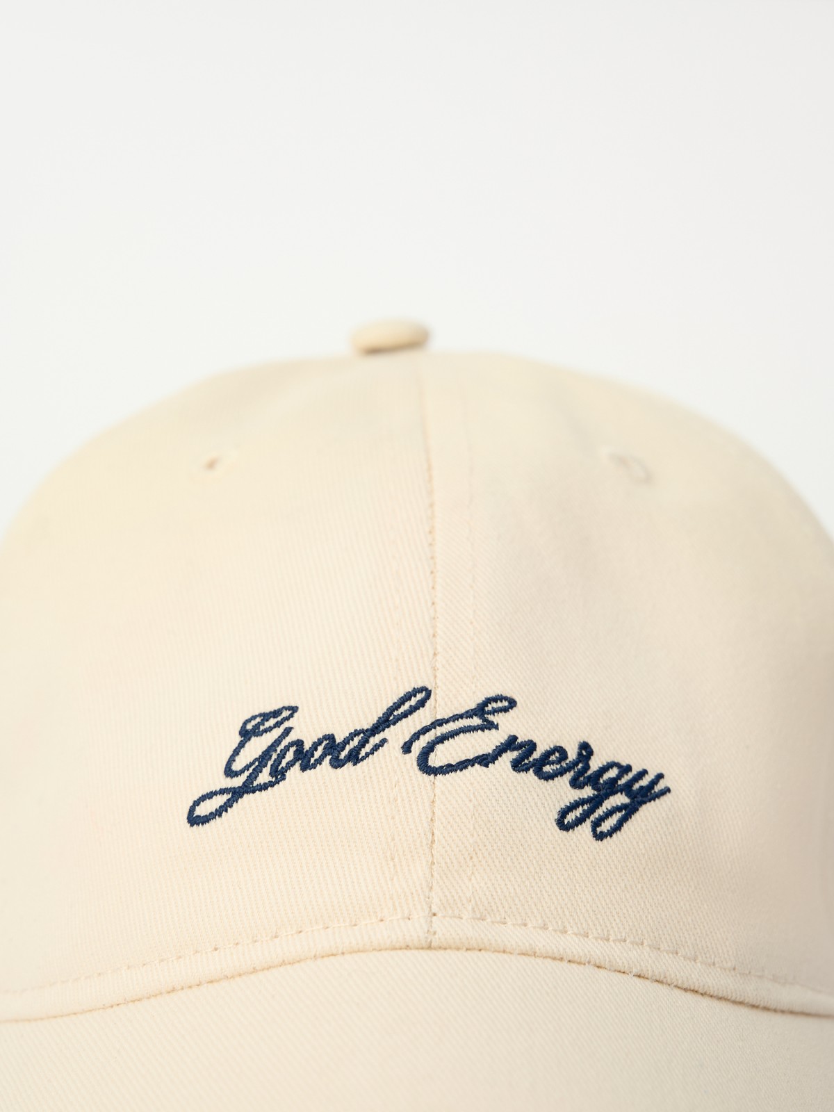 Бейсболка из хлопка с полукруглым козырьком