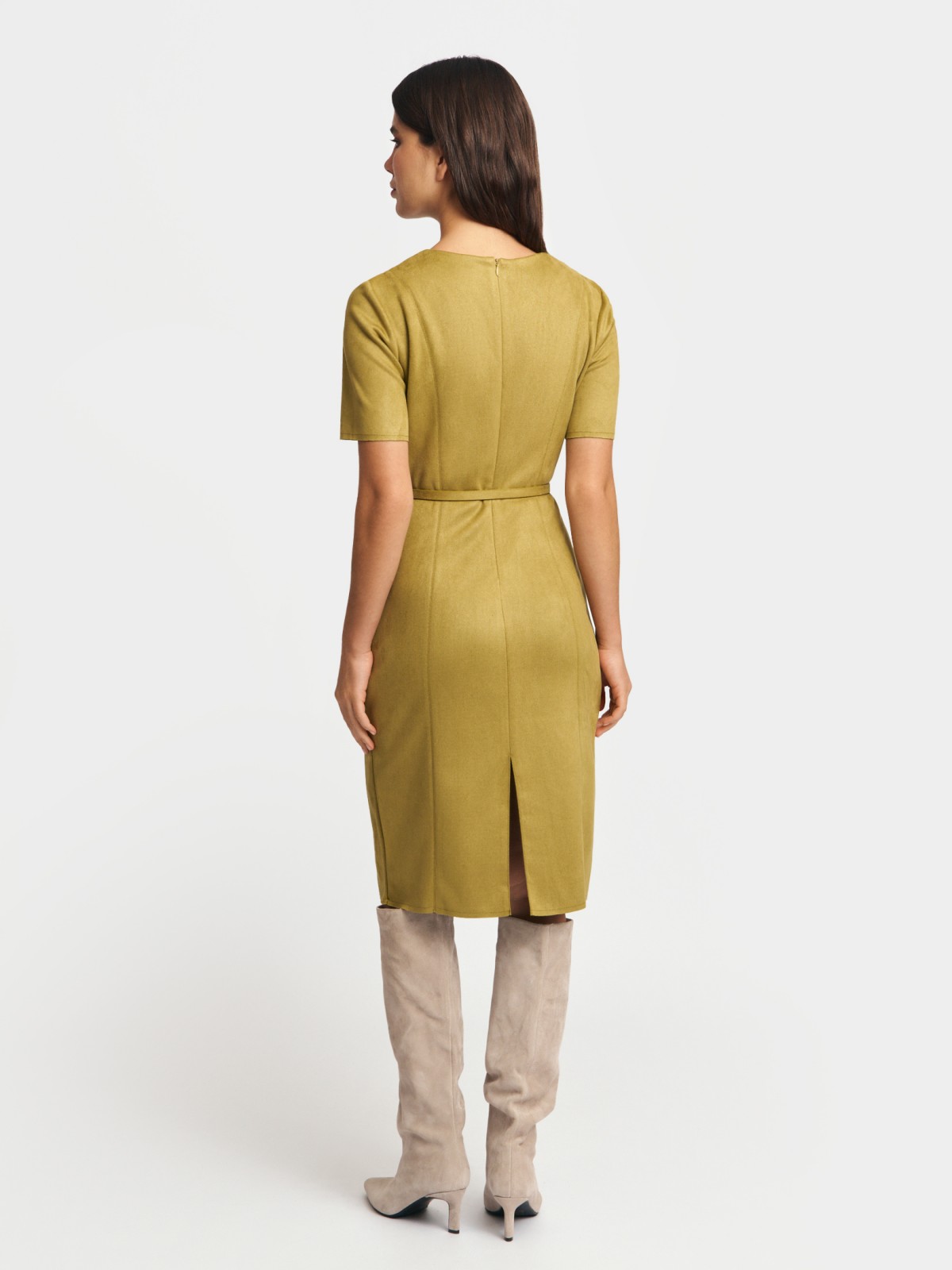 Платье из экозамши с коротким рукавом