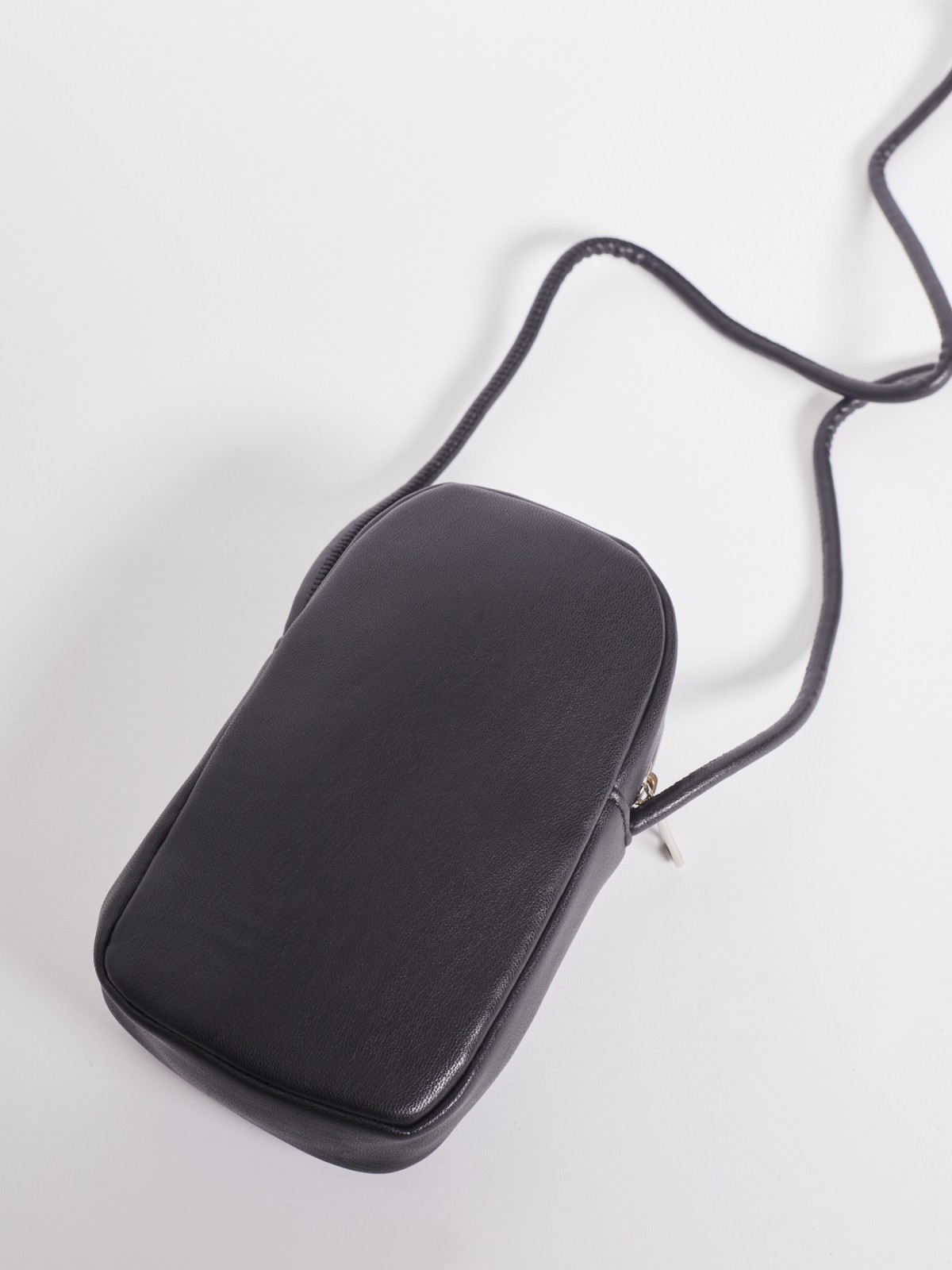 Микротренд: чехол-сумка для телефона и карт. Вот 12 стильных вариантов