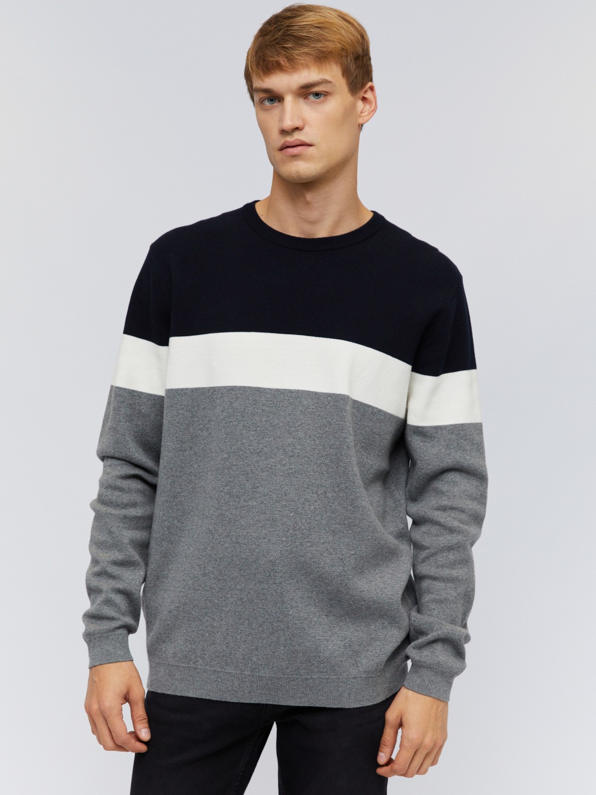 Тонкий хлопковый джемпер в стиле колор-блок 1399₽