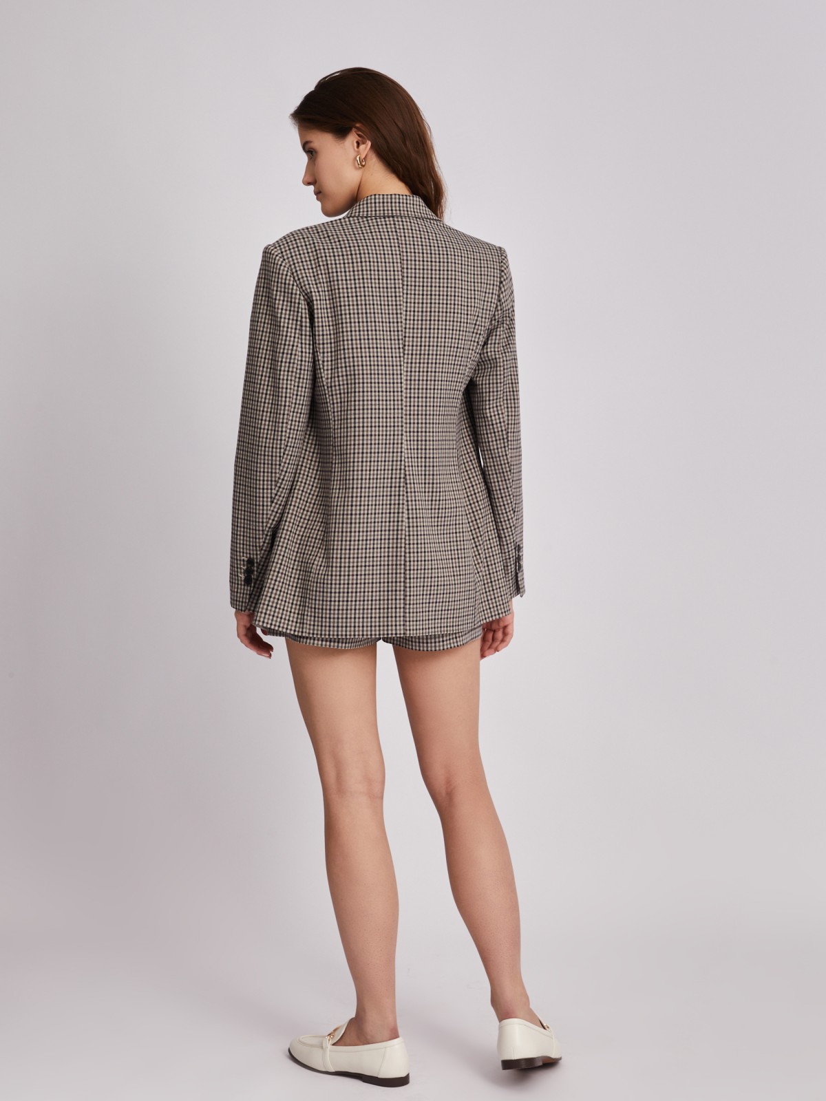 Двубортный жакет приталенного силуэта на пуговицах с поясом