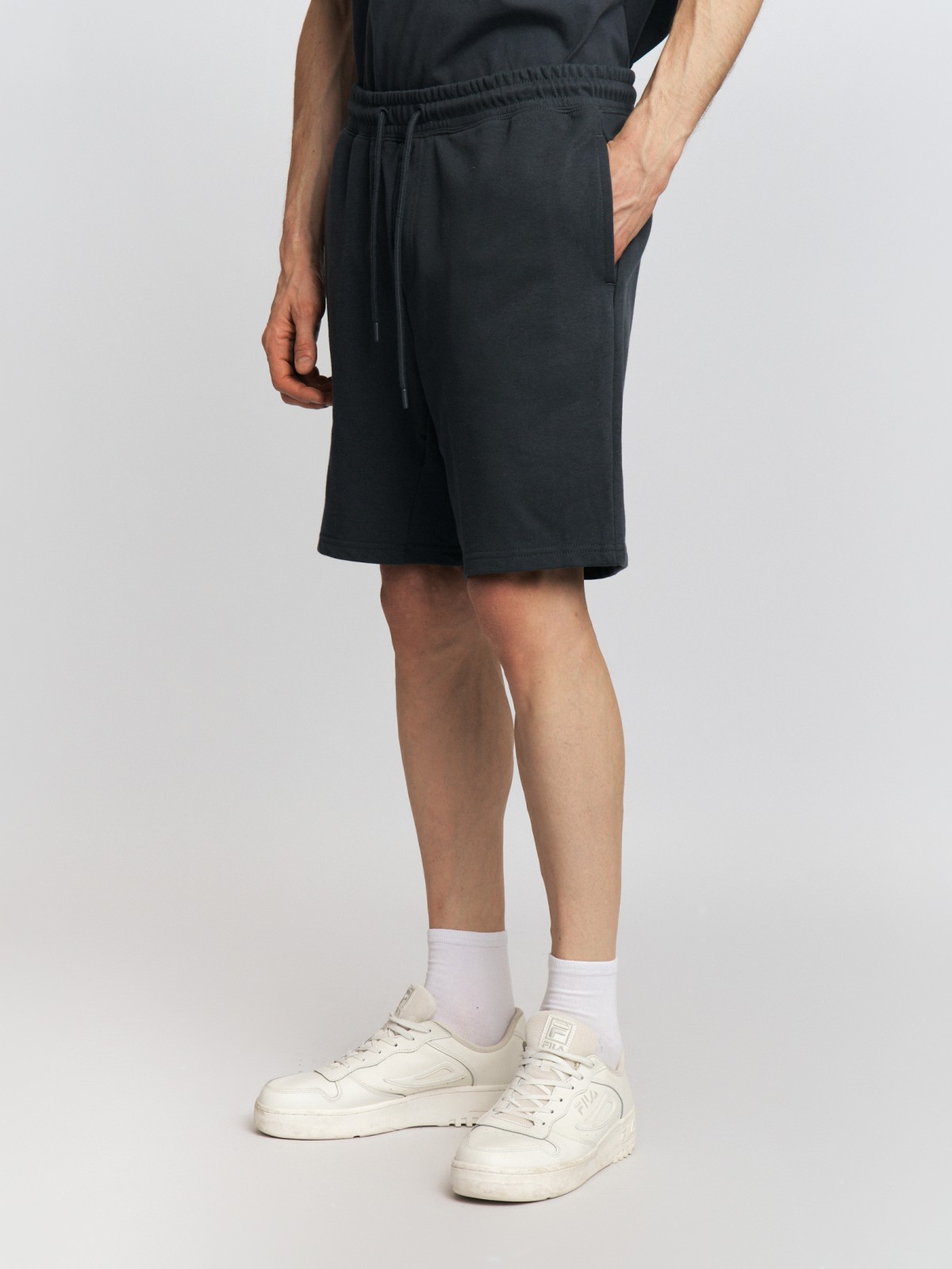 Трикотажные шорты на резинке