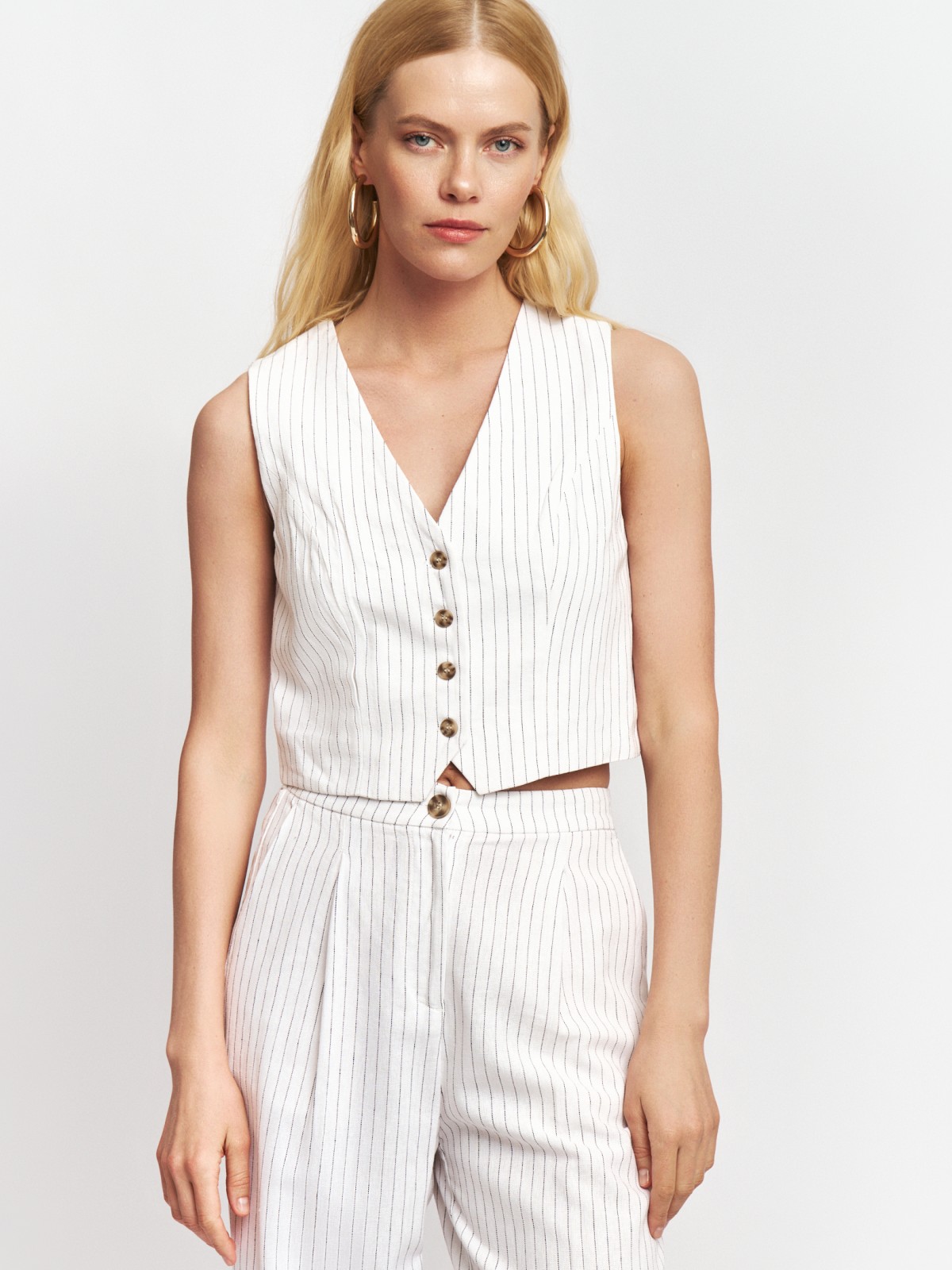 Льняной короткий жилет в полоску