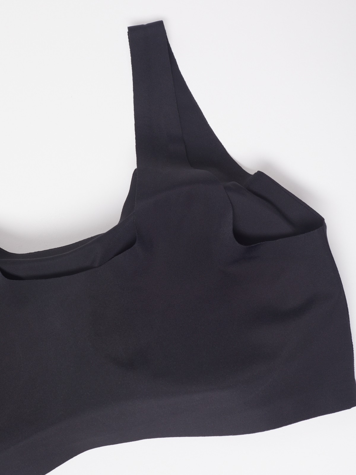 Бесшовный топ на широких бретелях