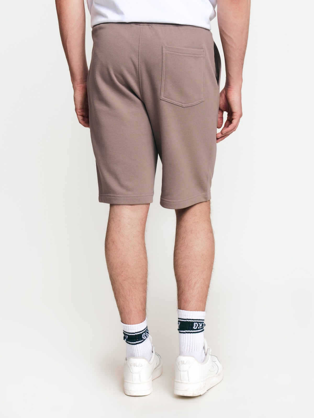 Трикотажные шорты на резинке