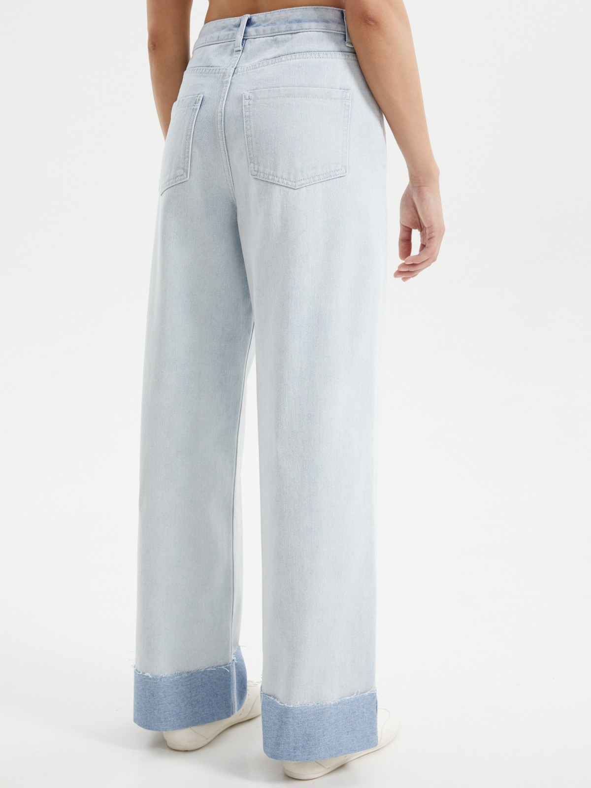 Джинсы силуэта Wide с отворотами