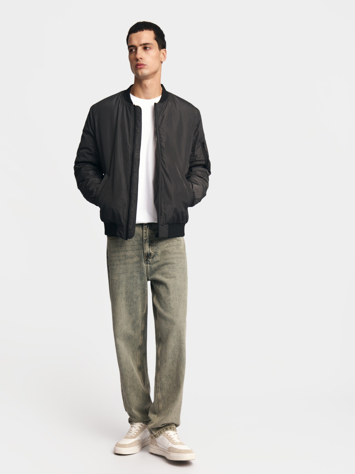 Утеплённая куртка-бомбер с воротником-стойкой