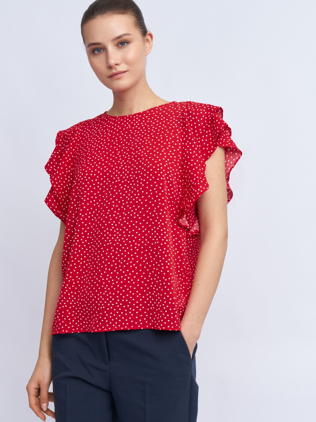 Топ-блузка в горошек с воланами на рукавах