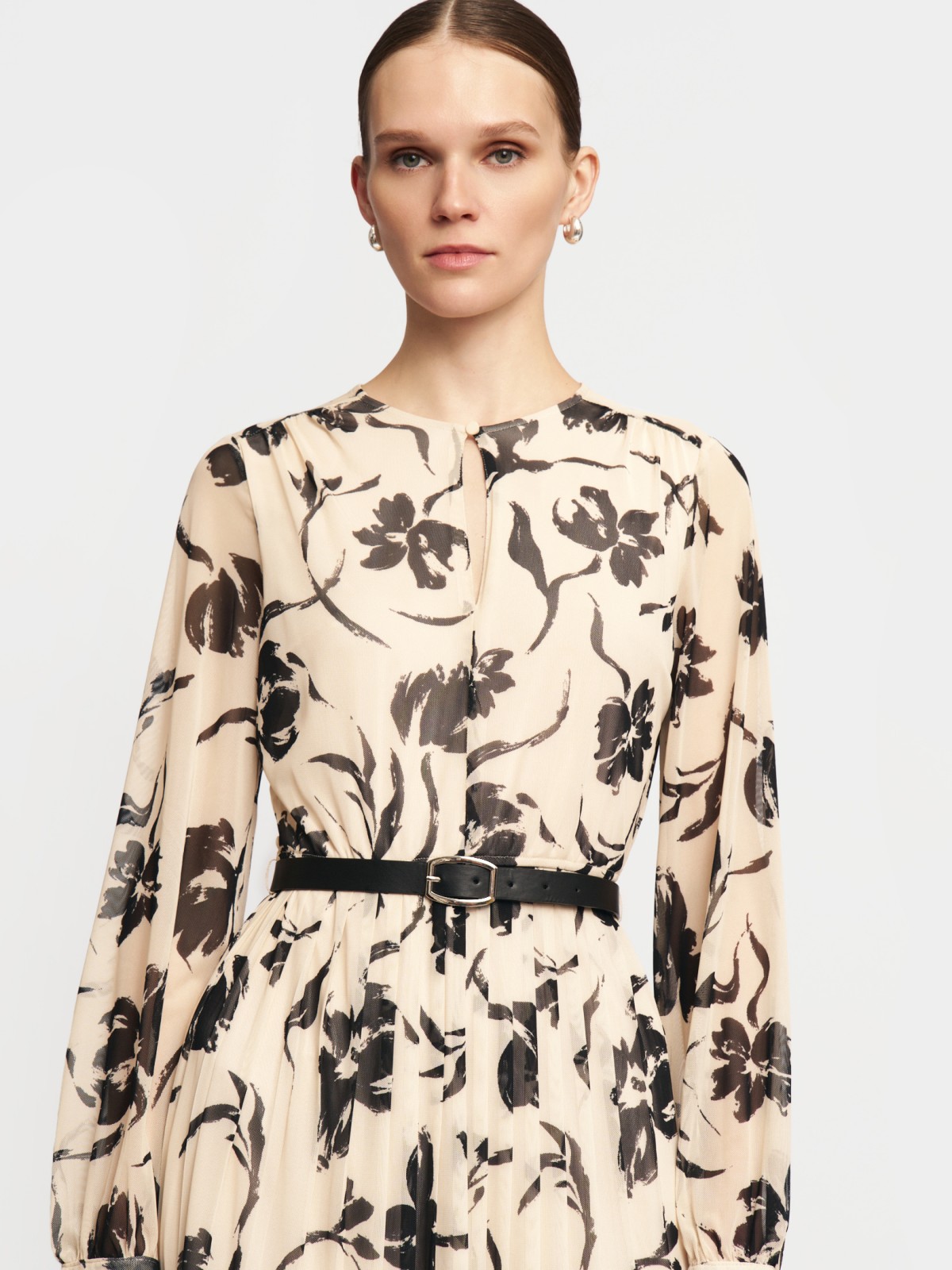 Платье миди с плиссировкой и ремнём