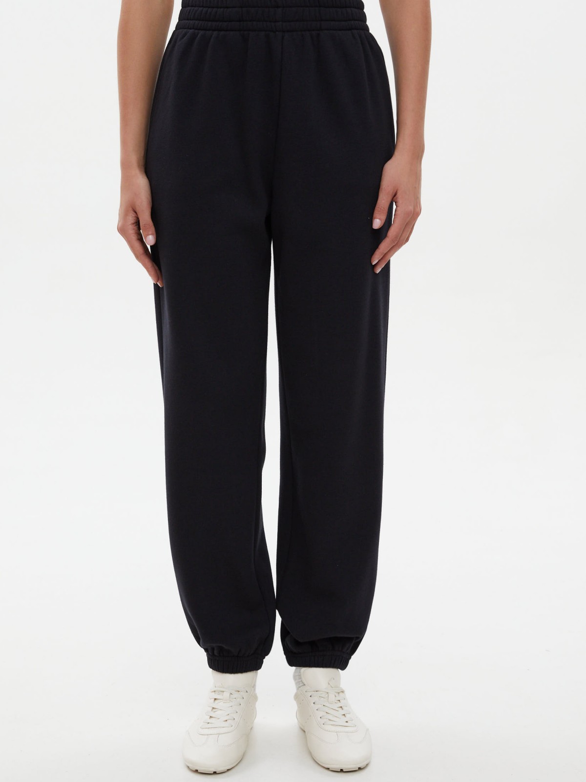 Утеплённые брюки-джоггеры на резинке