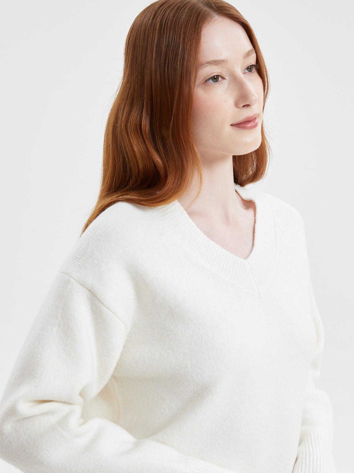 Вязаный пуловер с вырезом и длинным рукавом