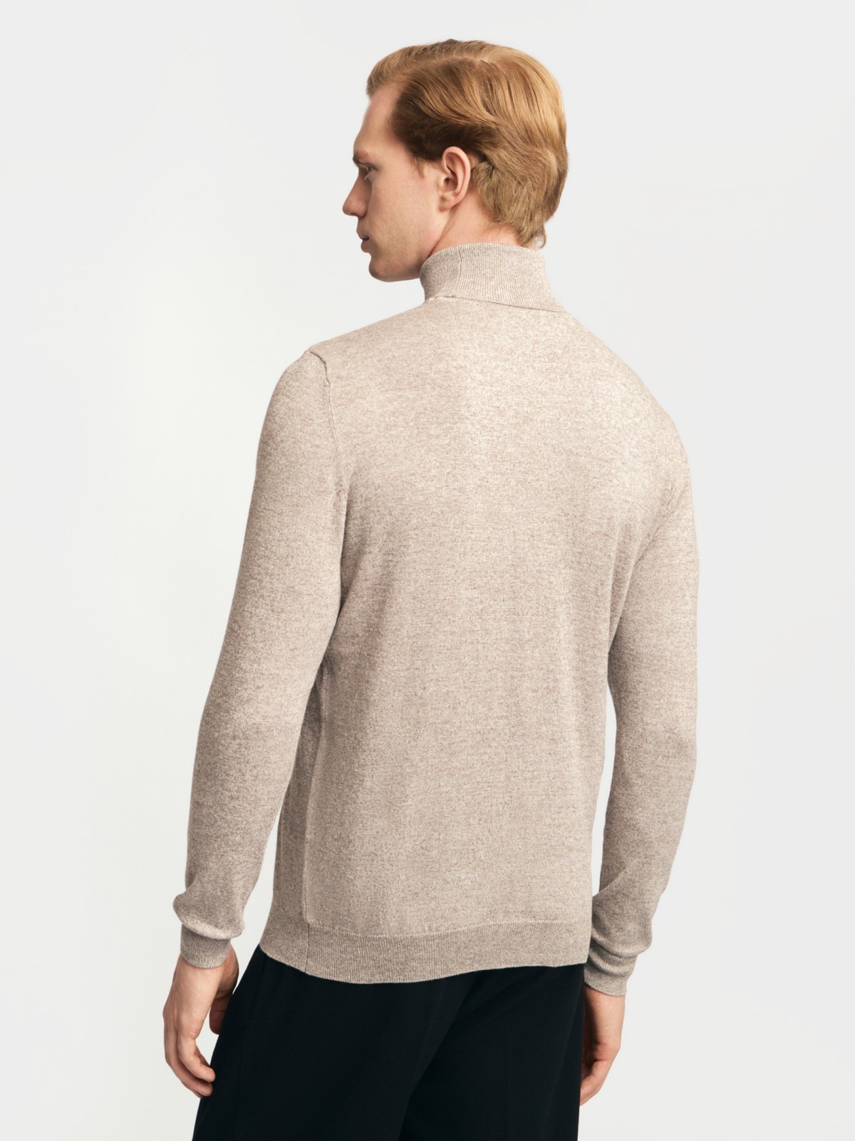 Тонкая трикотажная водолазка с горлом