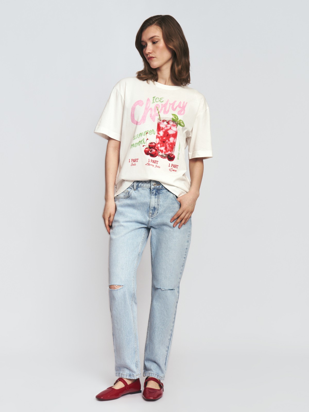 Джинсы силуэта Boyfriend рваные