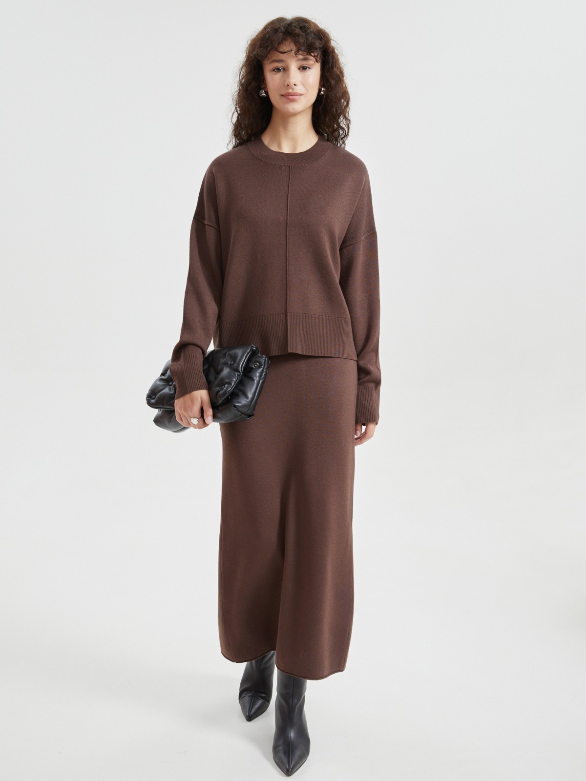 Трикотажная юбка миди с разрезом