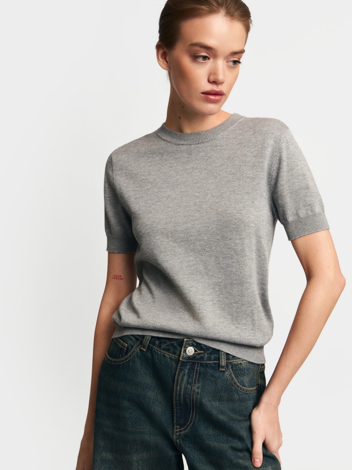 Трикотажный джемпер с коротким рукавом