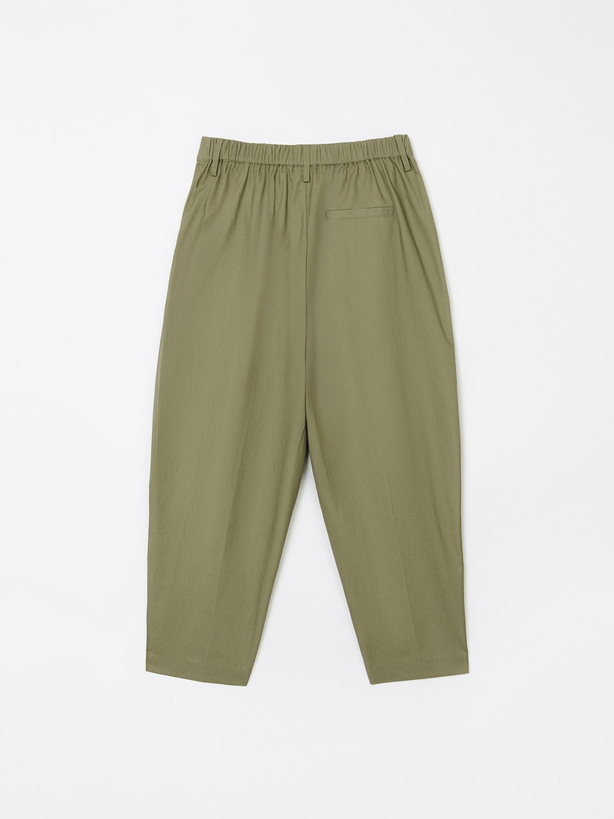 Брюки фасона Carrot с защипами