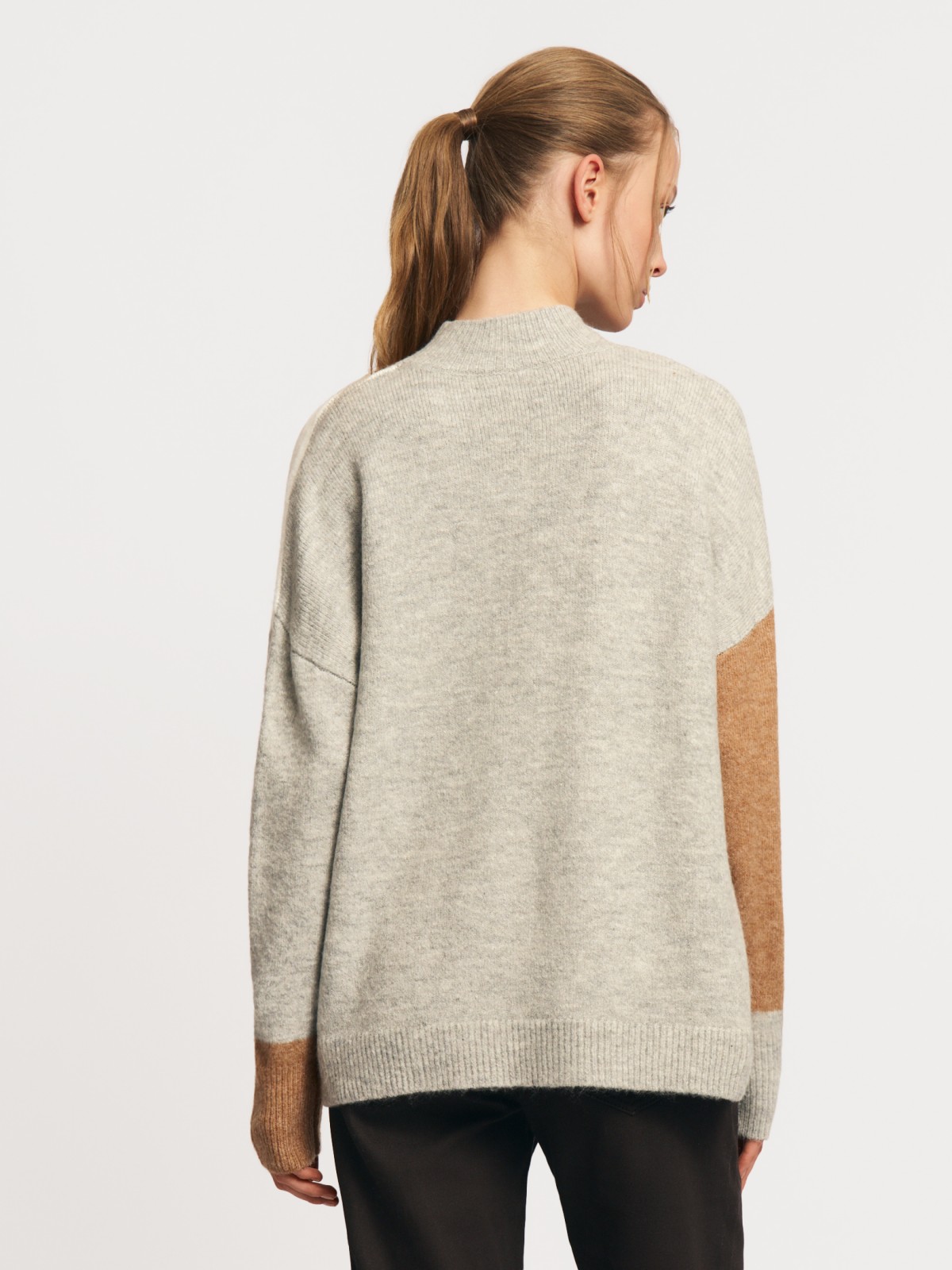 Вязаный свитер прямого силуэта с воротником-стойкой